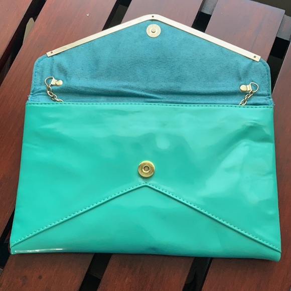 Expressions NYC clutch - Picture 7 of 7